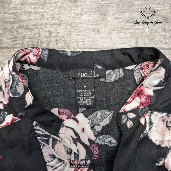 Rue 21 Sheer 3/4 Sleeve Top Size M - Picture 2 of 5